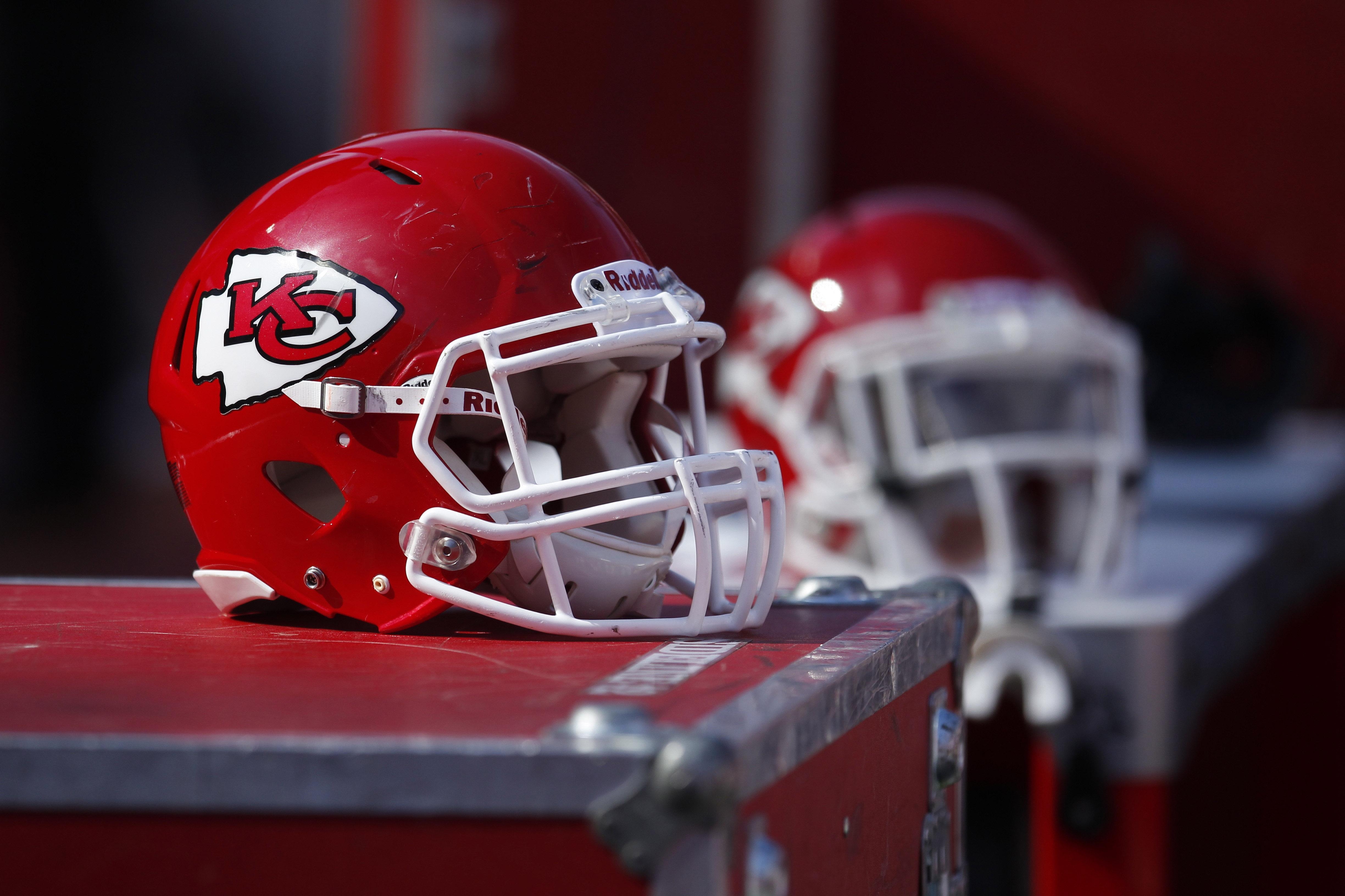 4900x3270 Wallpaper Kansas City Chiefs Helmet, Desktop