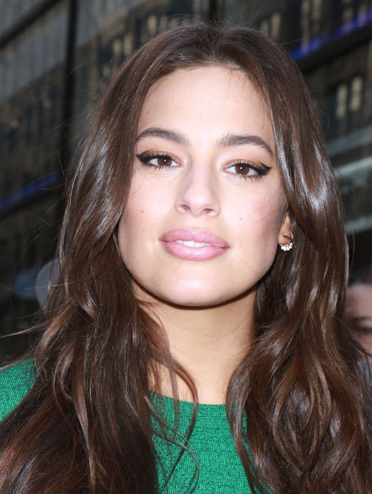 1200x1600 Ashley Graham Arrives At Today Show In New York, Phone