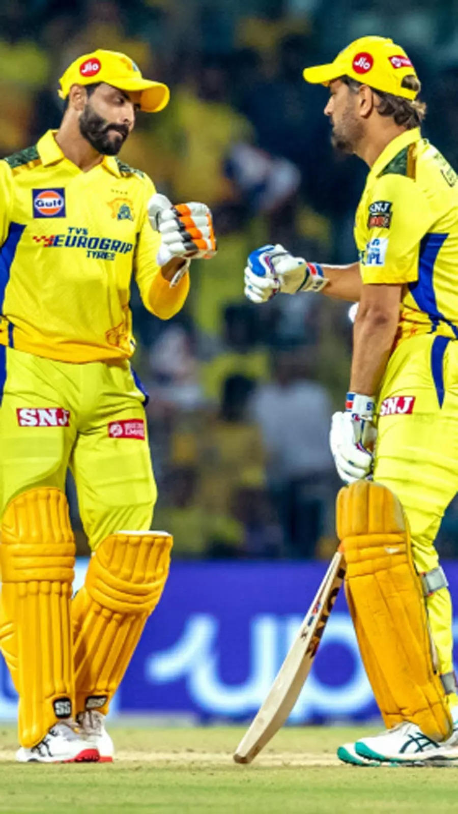 900x1600 Super Kings look for middle overs push against Royal Challengers, Phone