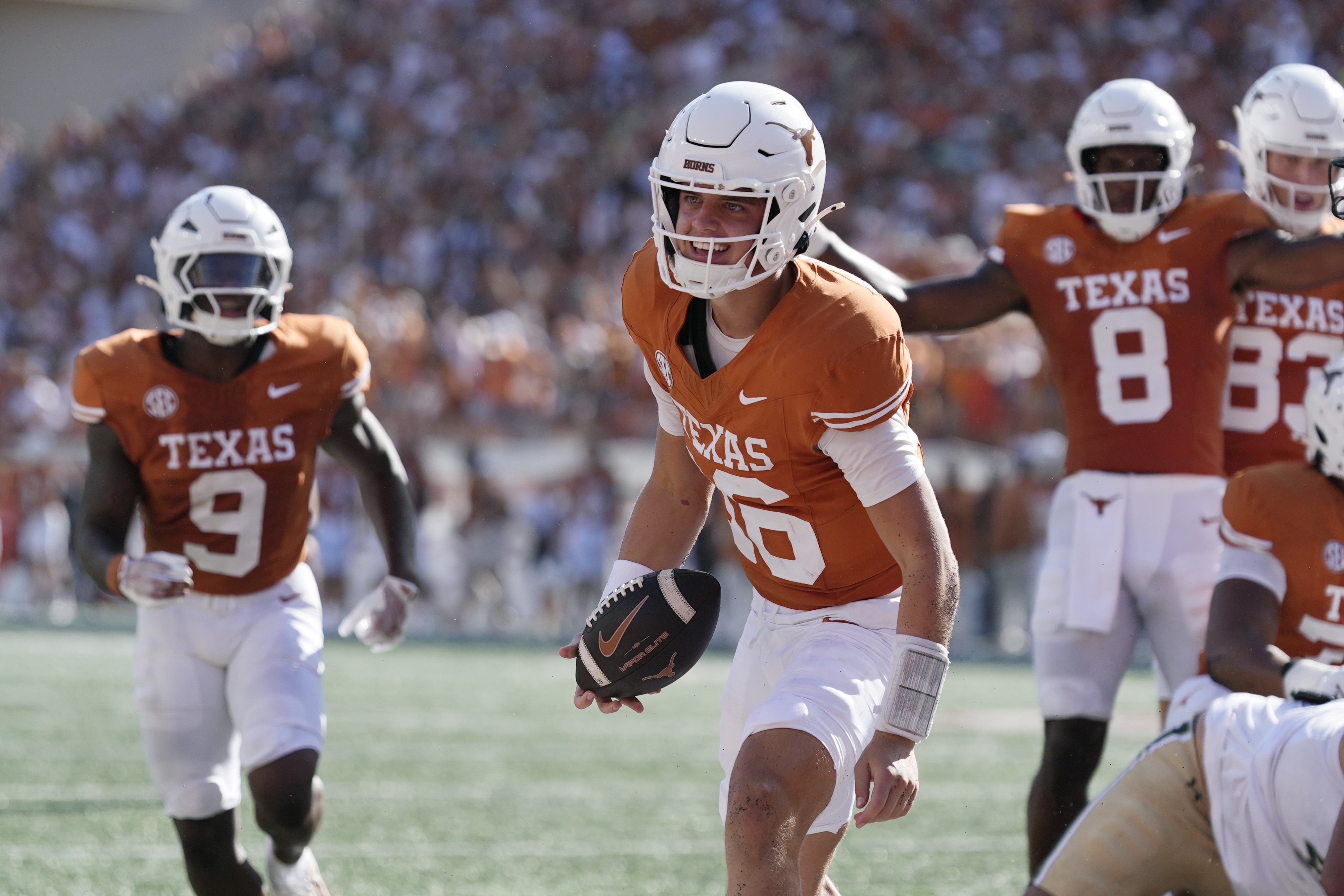 4060x2710 injured Quinn Ewers, leads No. 2 Texas, Desktop