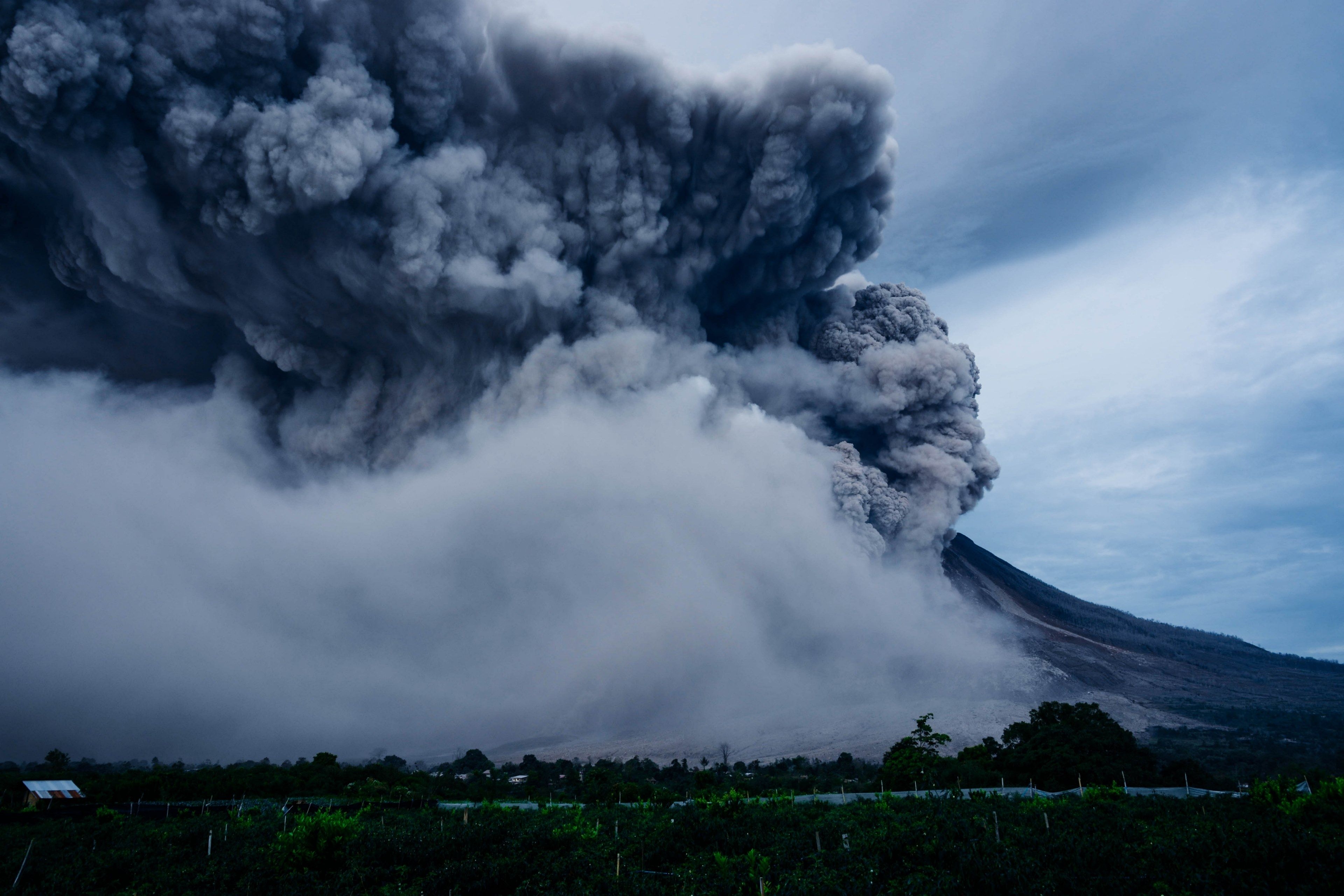 3840x2560 mountain cloud eruption and volcano HD 4k wallpaper and background, Desktop