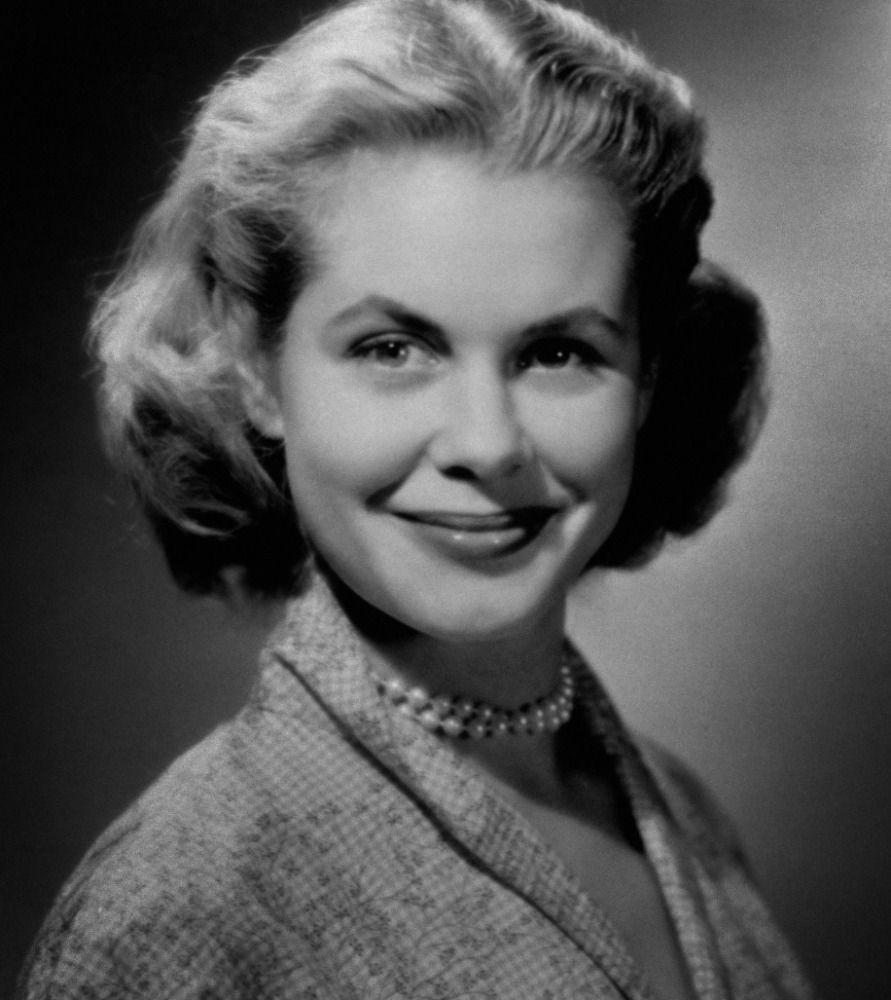 900x1000 Shining Actresses. Elizabeth montgomery, Bewitched elizabeth montgomery, Elizabeth, Phone