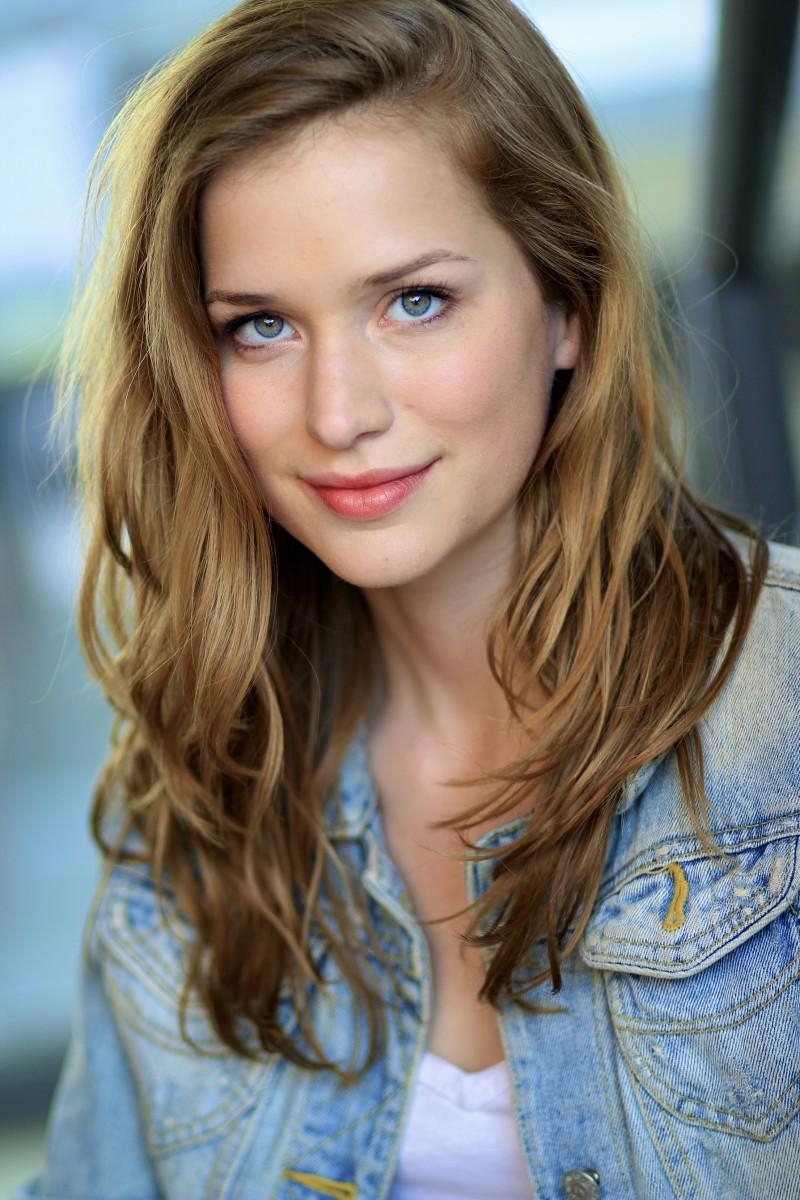 800x1200 Elizabeth Lail wallpaper, Phone