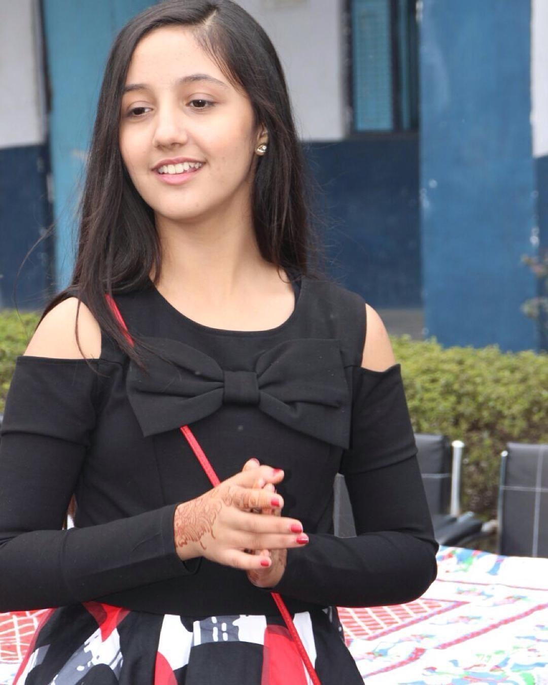 1080x1350 Ashnoor Kaur, Phone