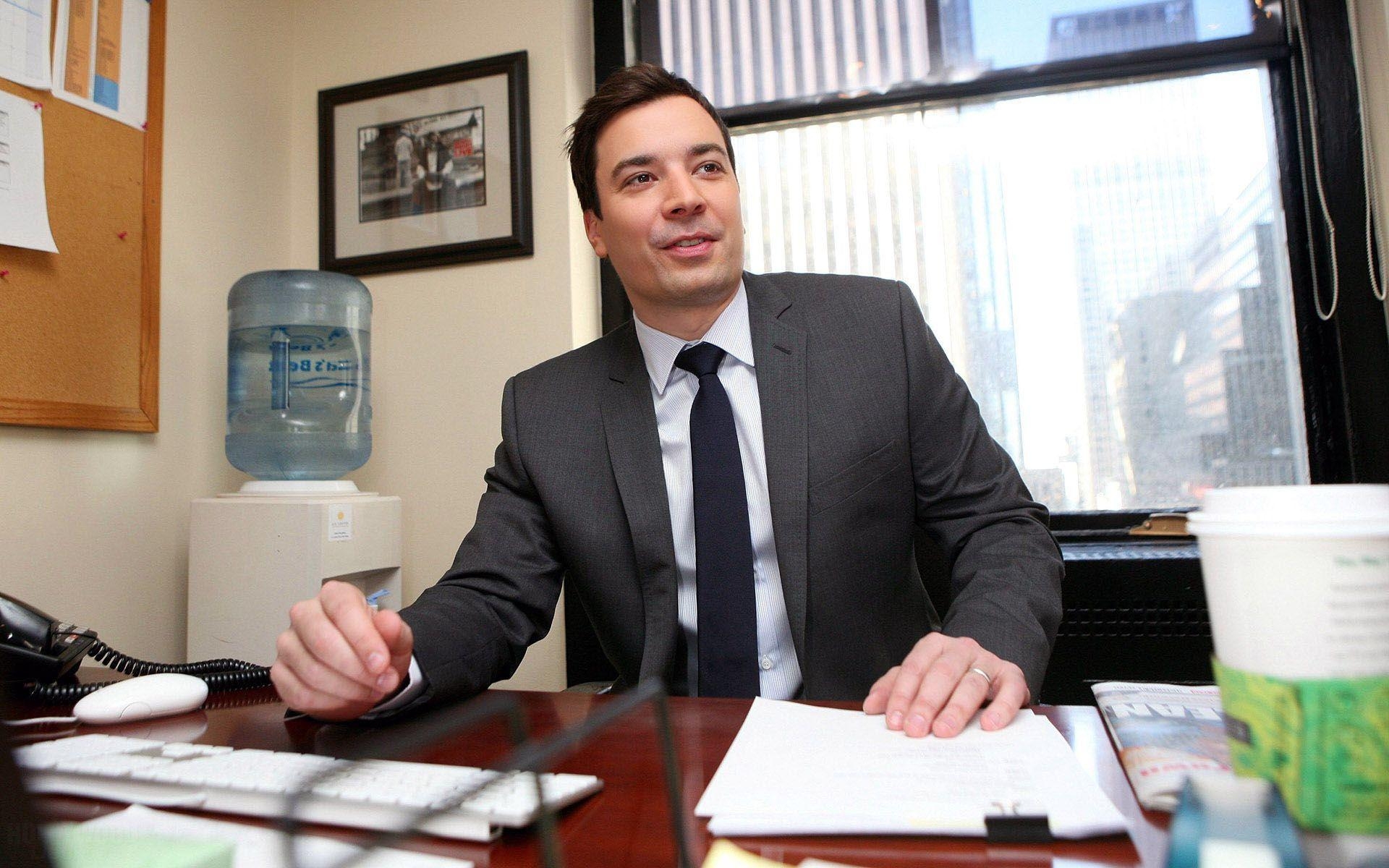 1920x1200 Jimmy Fallon Working At His Office HD 16 10, Desktop