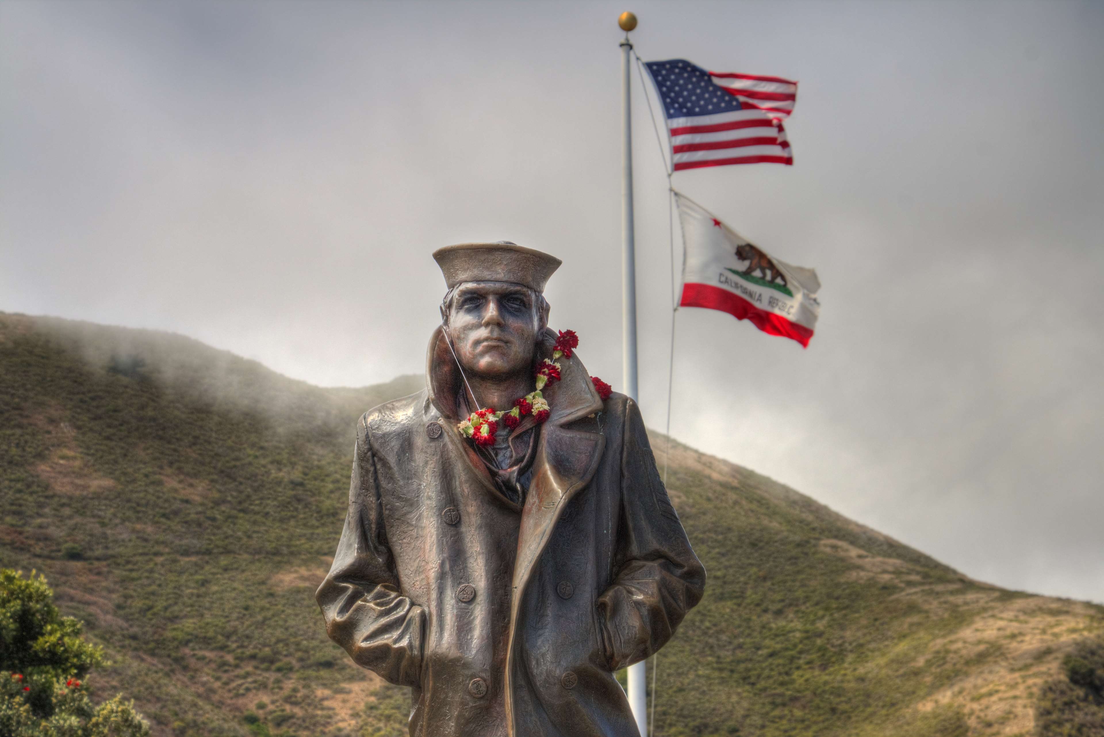 3840x2570 american flag, california, flags, flowers, foggy, gloomy, golden gate bridge, haze, lone sailor memorial, memorial, sailor, usa, wwii 4k wallpaper, Desktop