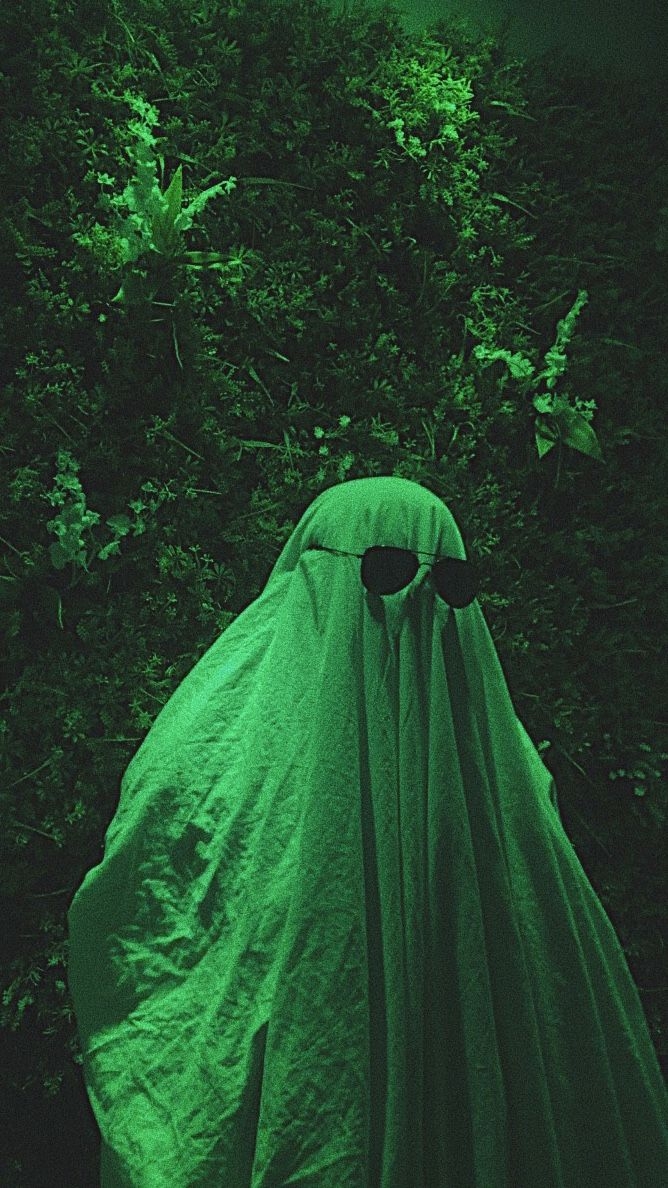 670x1190 Fantasma Ghost Green. Dark Green Aesthetic, Green Aesthetic Tumblr, Dark Green Wallpaper, Phone