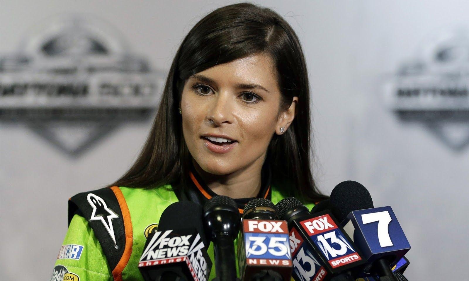 1600x960 Danica Patrick would love to be a country singer she could, Desktop