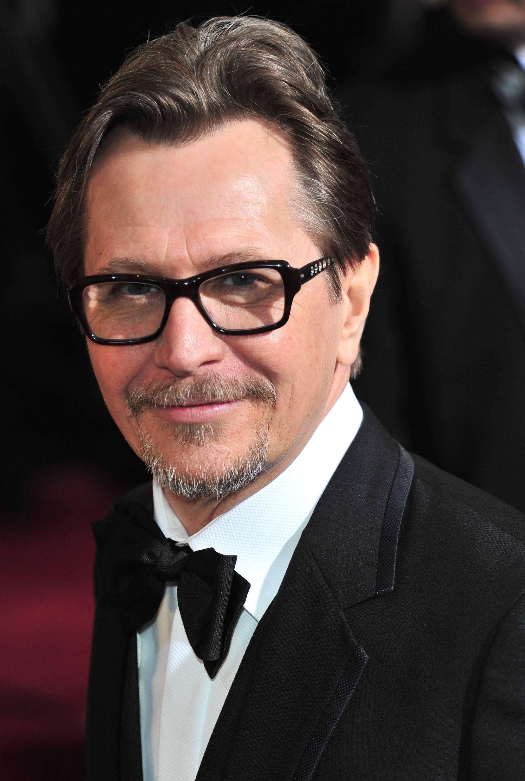 2020x3000 Gary Oldman wallpaper, Phone