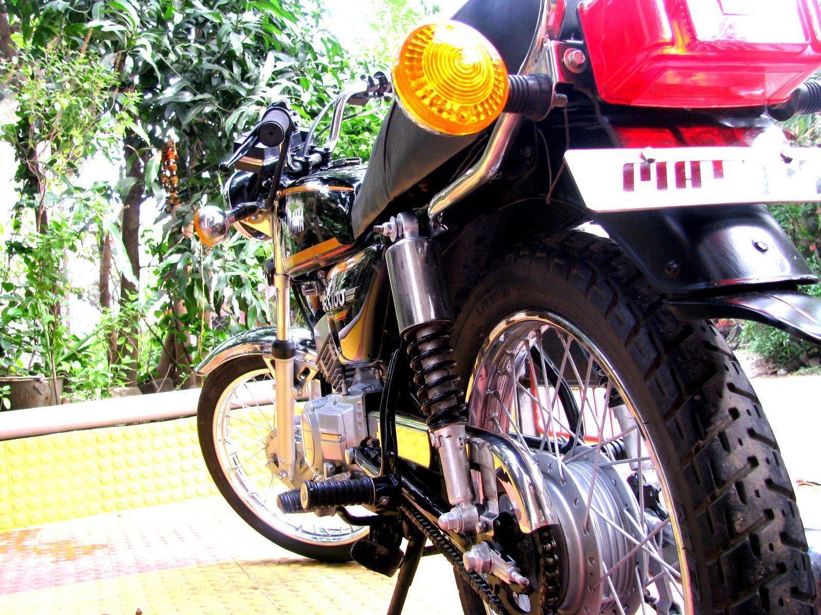 1600x1200 YAMAHA RX 100 and photo, Desktop