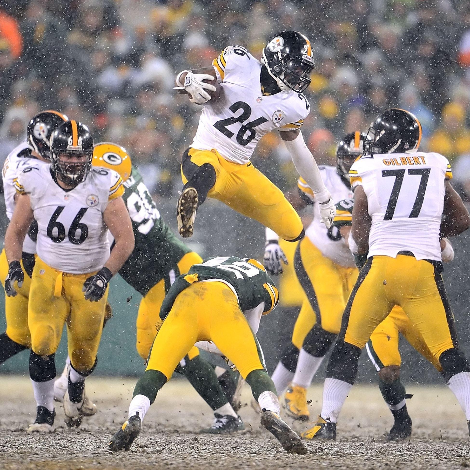 1950x1950 Le'Veon Bell in Pittsburgh Steelers v Green Bay Packers. Le veon bell, Phone