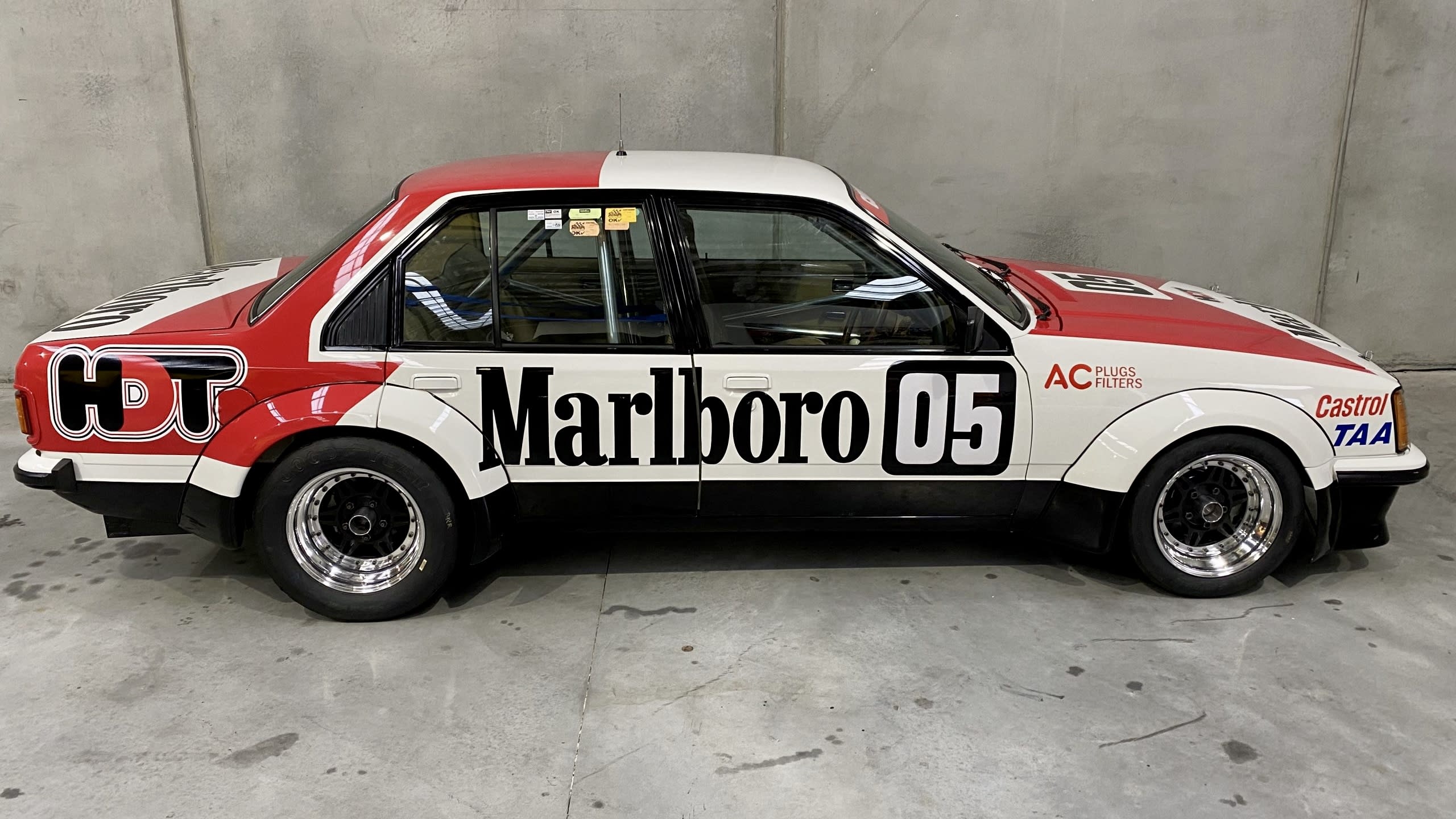 2560x1440 Peter Brock's Championship Winning 1980 Holden VB Commodore To Be Auctioned, Desktop