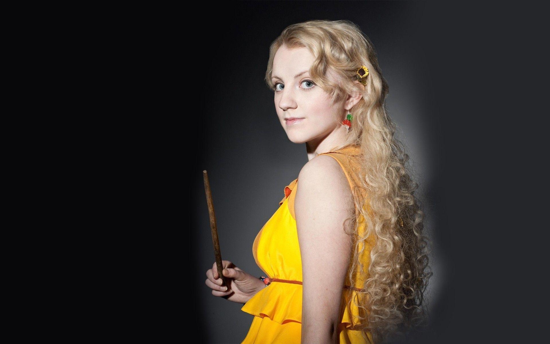 1920x1200 evanna lynch yellow dress harry potter luna lovegood looking back, Desktop