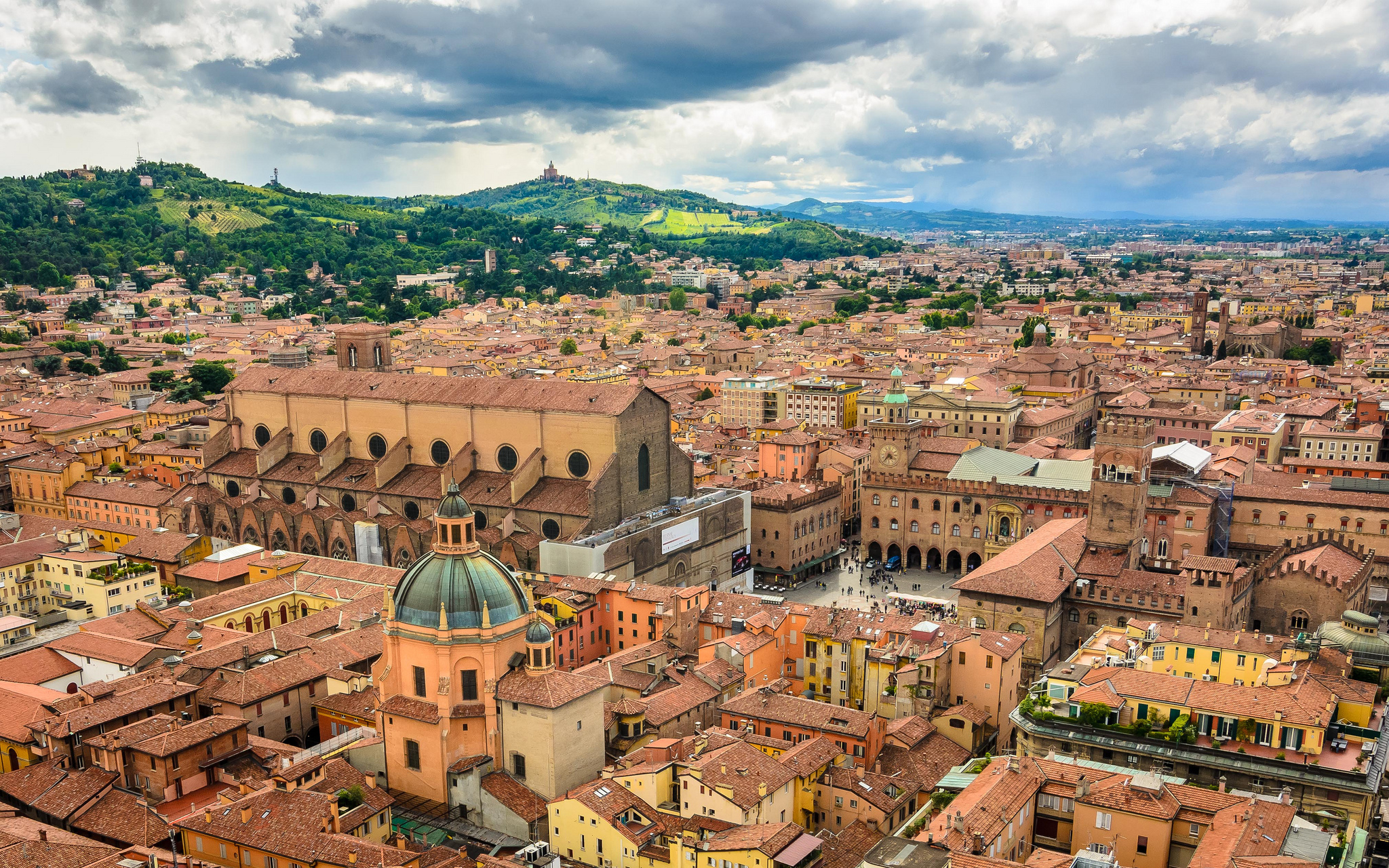 2050x1280 Pack.849: Bologna Wallpaper  px, Desktop